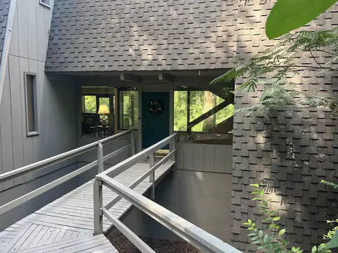 3010 Southshore Cir, Tallahassee, FL 32312