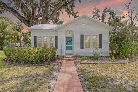 514 N Calhoun St, Perry, FL 32347 photo 2