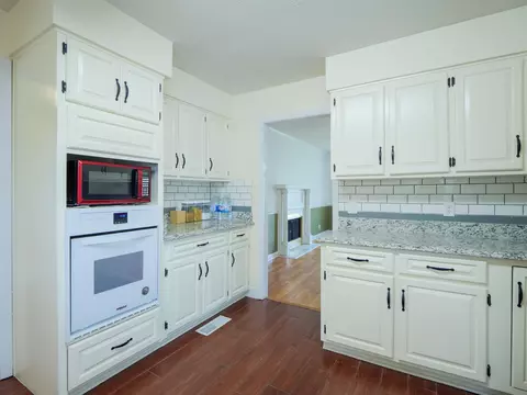 Kitchen - 405 NW Whispering Pines Loop, Madison, FL 32340 photo 4 of 6