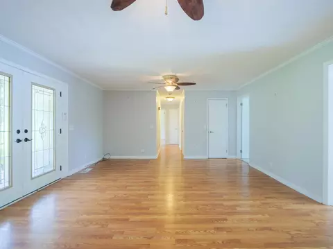 Living - 405 NW Whispering Pines Loop, Madison, FL 32340 photo 5 of 11