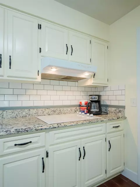 Kitchen - 405 NW Whispering Pines Loop, Madison, FL 32340 photo 5 of 6