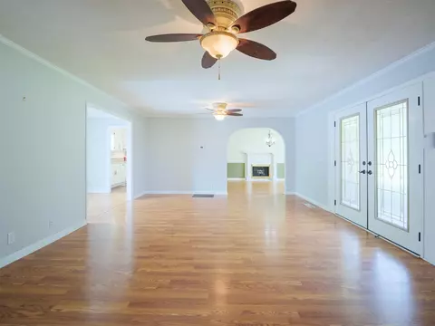 Living - 405 NW Whispering Pines Loop, Madison, FL 32340 photo 2 of 11