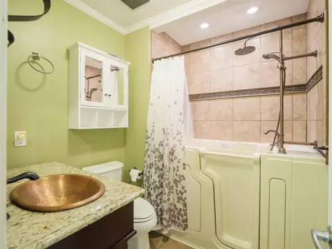 Bath - 405 NW Whispering Pines Loop, Madison, FL 32340 photo 2 of 2