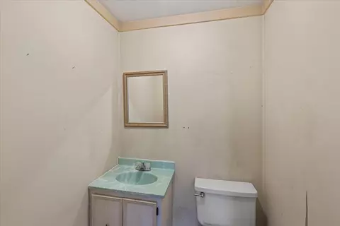 Bath - 315 W Green St, Perry, FL 32347 photo 2 of 2
