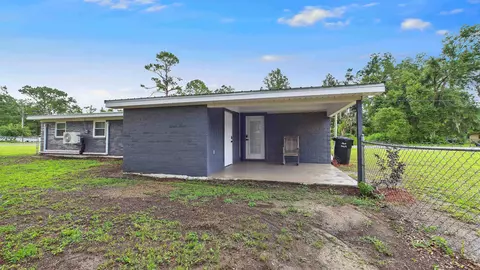 Exterior - 1205 N Allen St, Perry, FL 32347 photo 2 of 4