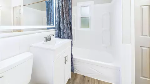 Bath - 1205 N Allen St, Perry, FL 32347 photo 1 of 3
