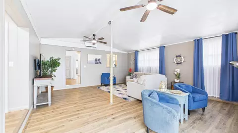Living - 1205 N Allen St, Perry, FL 32347 photo 6 of 8