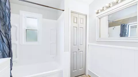Bath - 1205 N Allen St, Perry, FL 32347 photo 2 of 3