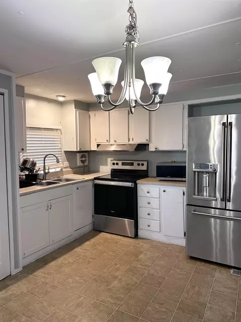 108 E Hillside Dr, Seffner, FL 33584 photo 4