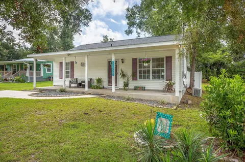 65 Summer Brooke Ln, Crawfordville, FL 32327