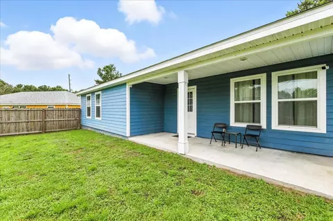 Exterior - 11 Sand Pine Dr, Midway, FL 32343 photo 4 of 9