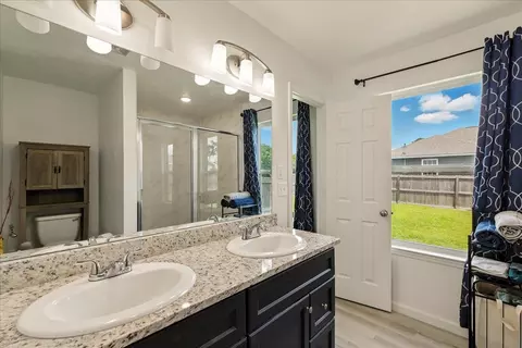 Bath - 11 Sand Pine Dr, Midway, FL 32343 photo 2 of 5