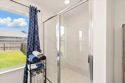 Bath - 11 Sand Pine Dr, Midway, FL 32343 photo 3 of 5