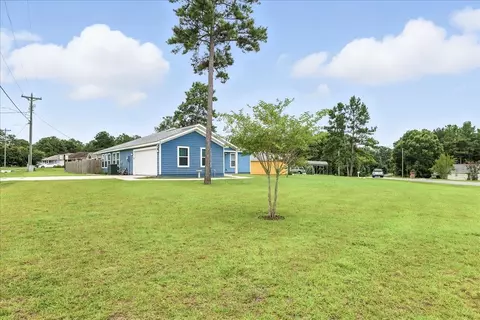Exterior - 11 Sand Pine Dr, Midway, FL 32343 photo 8 of 9