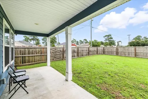 Exterior - 11 Sand Pine Dr, Midway, FL 32343 photo 2 of 9