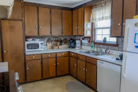 Kitchen - 1219 Alligator Dr, Alligator Point, FL 32346 photo 3 of 4