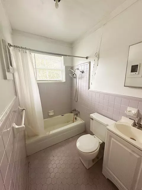Bath - 1207 N Cherry St, Perry, FL 32347 photo 1 of 3