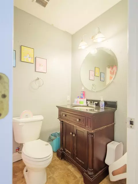 Bath - 249 NE Bevan Loop, Madison, FL 32340 photo 1 of 5