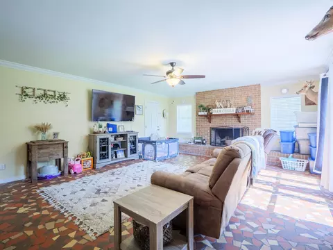Living - 249 NE Bevan Loop, Madison, FL 32340 photo 1 of 5