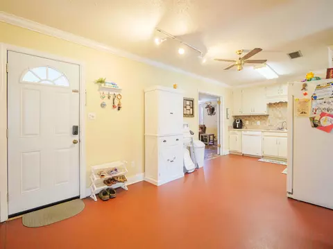 Entry Way - 249 NE Bevan Loop, Madison, FL 32340 photo 1 of 4