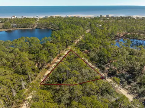 82 Lakeview Dr #1, Bald Point, FL 32346