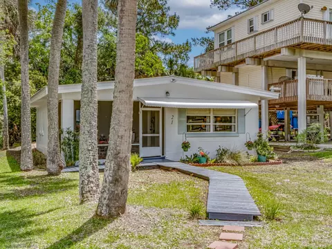 21 W Point Dr, Crawfordville, FL 32327