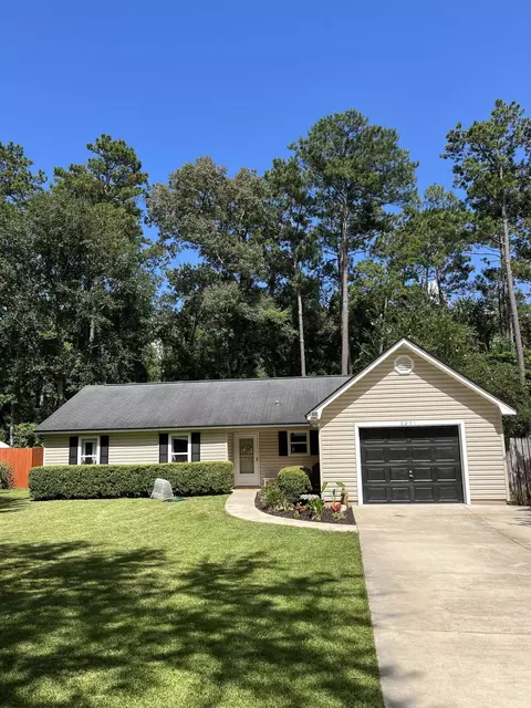 8251 Chickasaw Trl, Tallahassee, FL 32312
