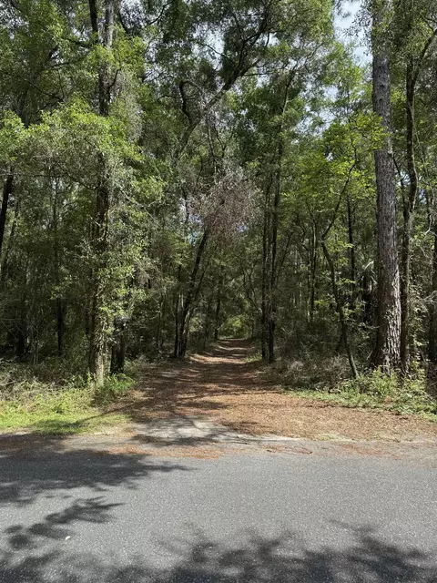 122 Horseshoe Trl, Crawfordville, FL 32327