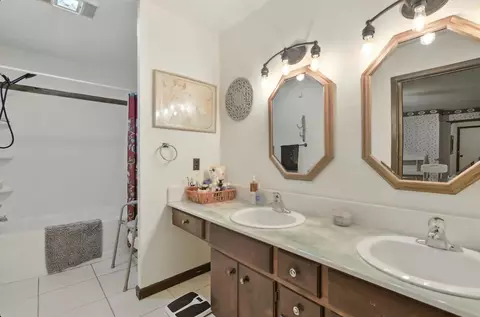 Bath - 593 E Ash St, Perry, FL 32347 photo 4 of 5