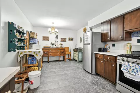 Kitchen - 593 E Ash St, Perry, FL 32347 photo 2 of 5