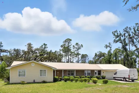 Exterior - 593 E Ash St, Perry, FL 32347 photo 2 of 9