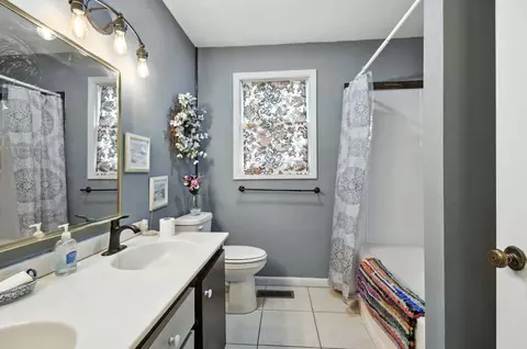 Bath - 593 E Ash St, Perry, FL 32347 photo 2 of 5
