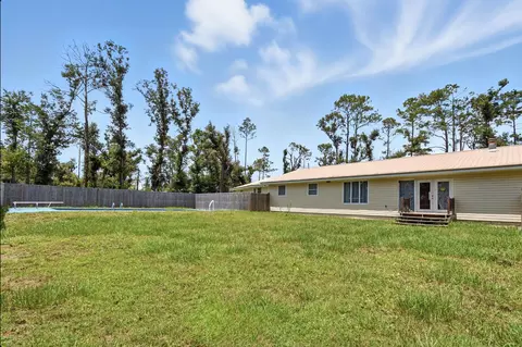 Exterior - 593 E Ash St, Perry, FL 32347 photo 3 of 9