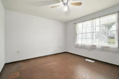 Bedroom - 593 E Ash St, Perry, FL 32347 photo 5 of 7