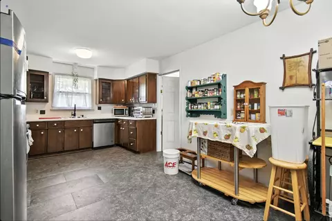 Kitchen - 593 E Ash St, Perry, FL 32347 photo 3 of 5