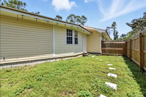 Exterior - 593 E Ash St, Perry, FL 32347 photo 7 of 9