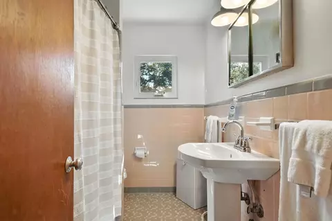Bath - 2236 Wright Rd, Perry, FL 32347 photo 1 of 2