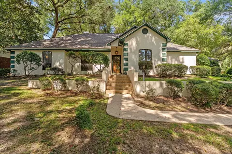 3909 Royal Oaks Dr, Tallahassee, FL 32309