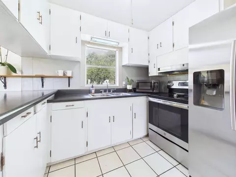 Kitchen - 180 Highland Point Rd, Perry, FL 32348 photo 2 of 4