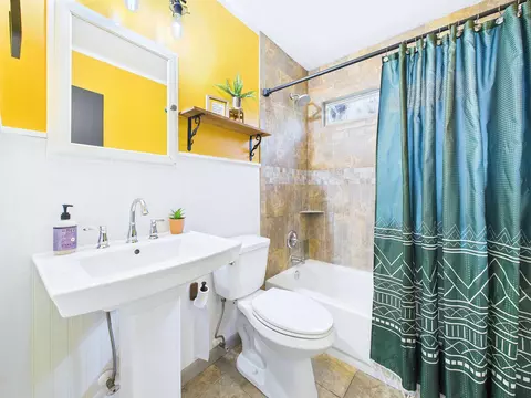 Bath - 180 Highland Point Rd, Perry, FL 32348 photo 1 of 3