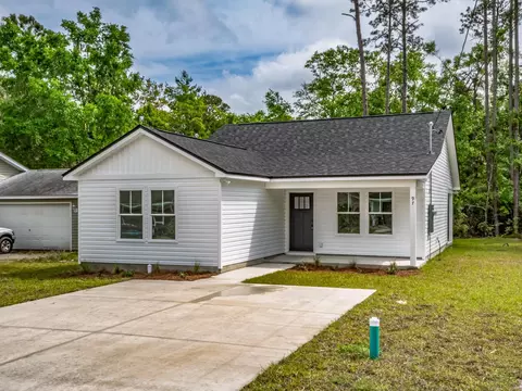 65 J R Milton Rd, Crawfordville, FL 32327