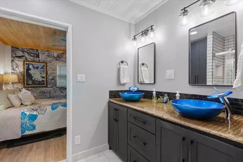 Bath - 200 Cypress Rd, Perry, FL 32348 photo 3 of 6