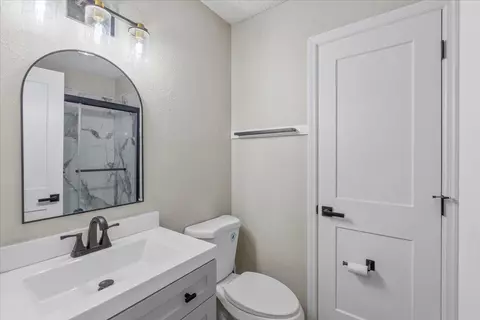 Bath - 112 Pate St, Perry, FL 32348 photo 2 of 2