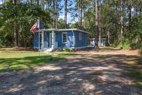 18 Suwannee Ave, Panacea, FL 32346