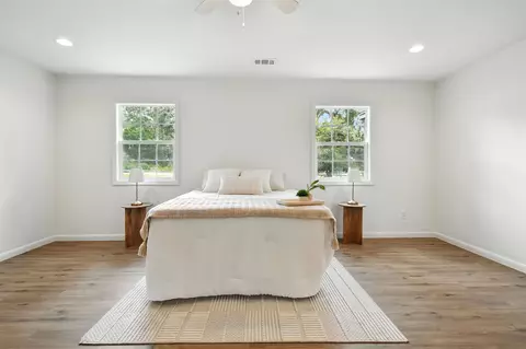 Bedroom - 907 SE Second Ave, Steinhatchee, FL 32359 photo 5 of 14