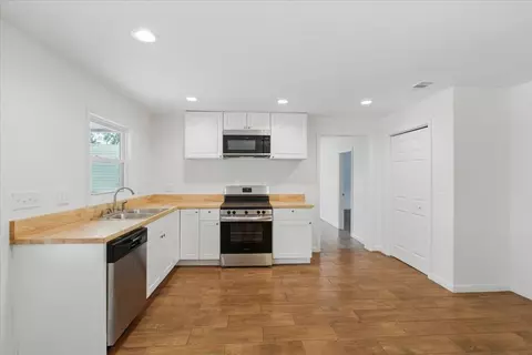 Kitchen - 907 SE Second Ave, Steinhatchee, FL 32359 photo 2 of 4