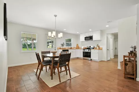 Dining - 907 SE Second Ave, Steinhatchee, FL 32359 photo 1 of 1