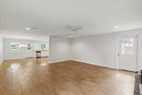 Living - 907 SE Second Ave, Steinhatchee, FL 32359 photo 5 of 7