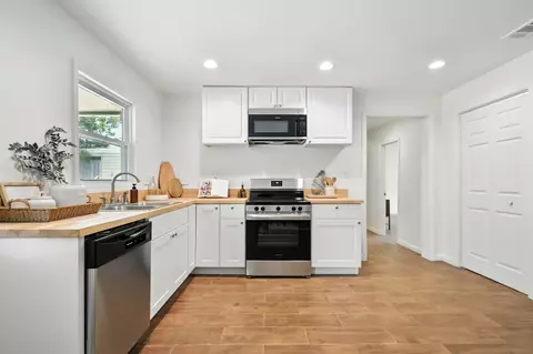 Kitchen - 907 SE Second Ave, Steinhatchee, FL 32359 photo 1 of 4