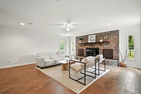 Living - 907 SE Second Ave, Steinhatchee, FL 32359 photo 2 of 7